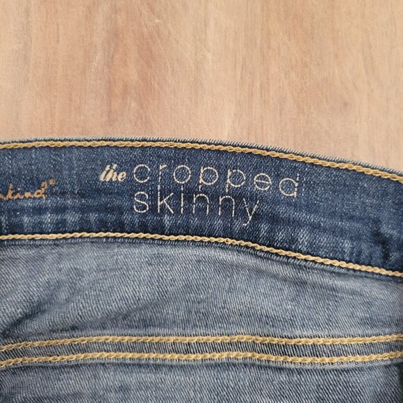 7 For All Mankind Cropped Skinny  Medium Wash Distressed Jeans Sz 28 - Picture 4 of 11